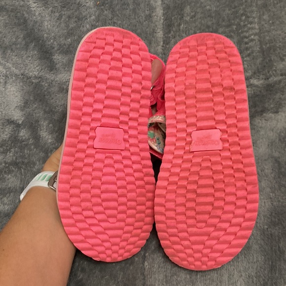 🥳 4/$25 Girls Osh Kosh size 11 adjustable sandals- pink - Picture 2 of 4